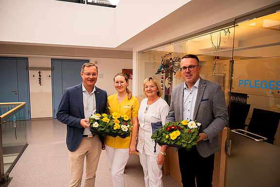 20250212_Besuch_Pflegeheim_Ried_Valentinsaktion_HQ-1.jpg  
