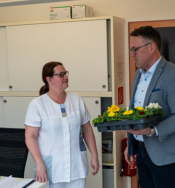 20250212_Besuch_Pflegeheim_Ried_Valentinsaktion_HQ-3.jpg  